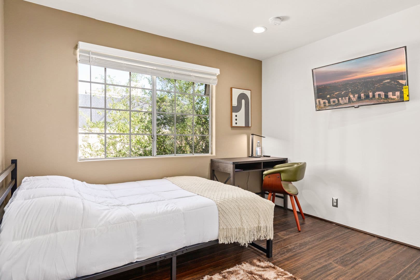 Los Angeles Apartment: 10777 Ashton