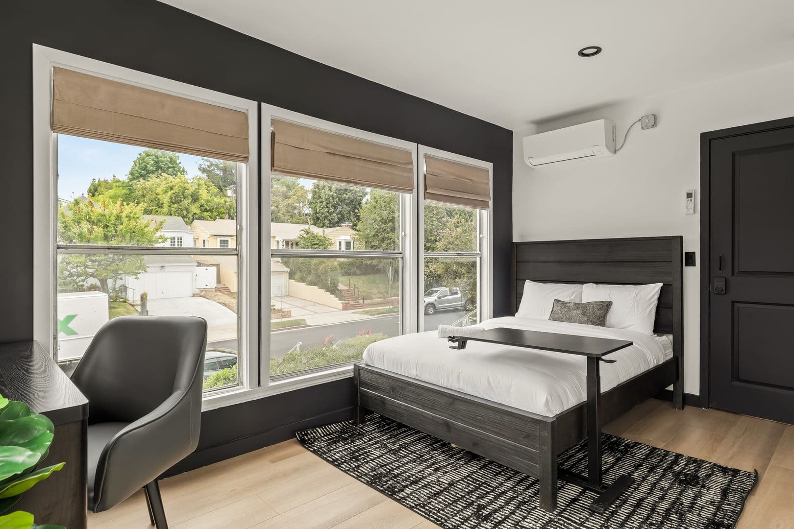 Los Angeles Apartment: 10791-10799 Ohio Ave. (1476 Malcolm Ave)
