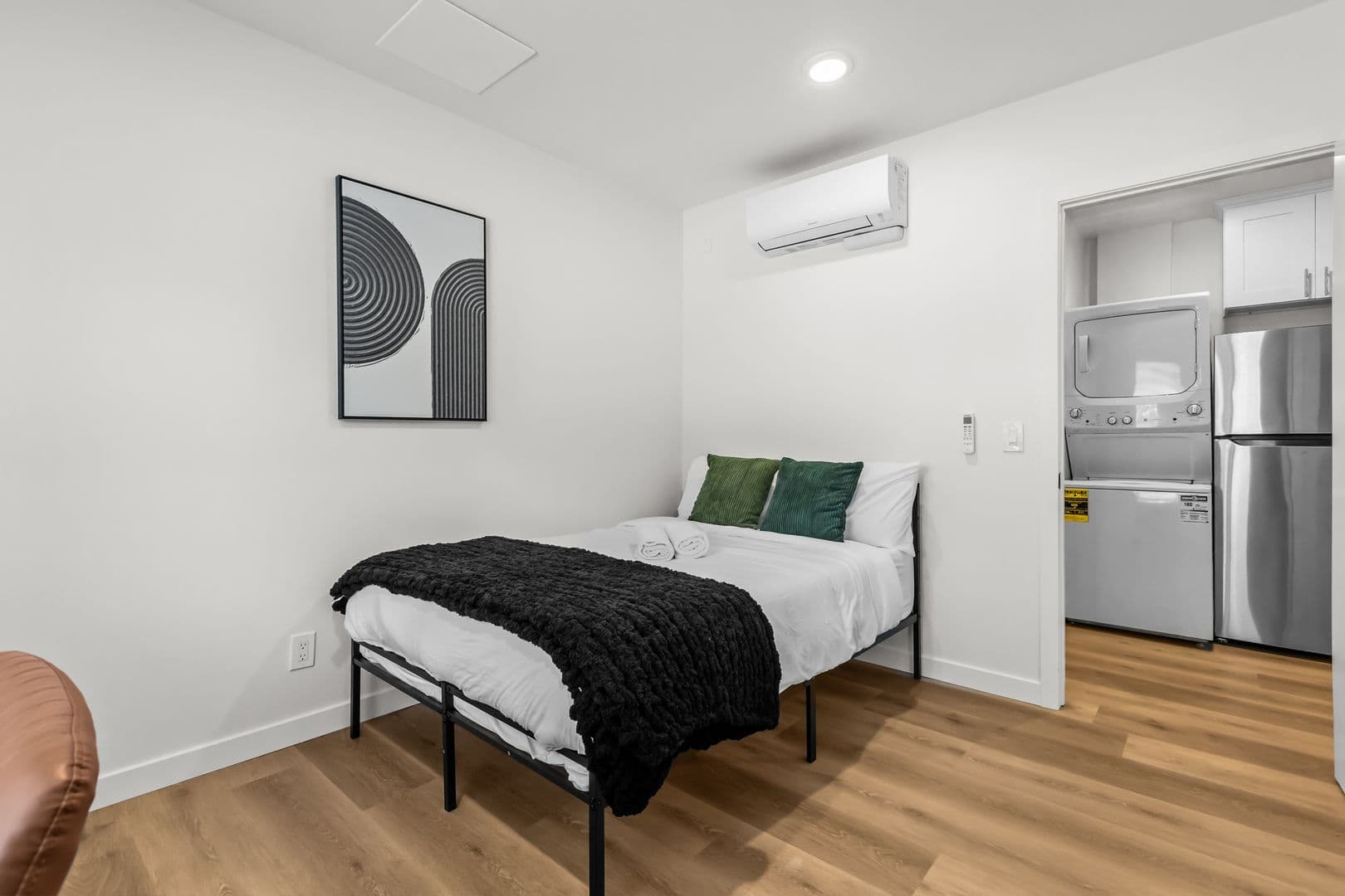 Los Angeles Apartment: 838 Hilgard Ave