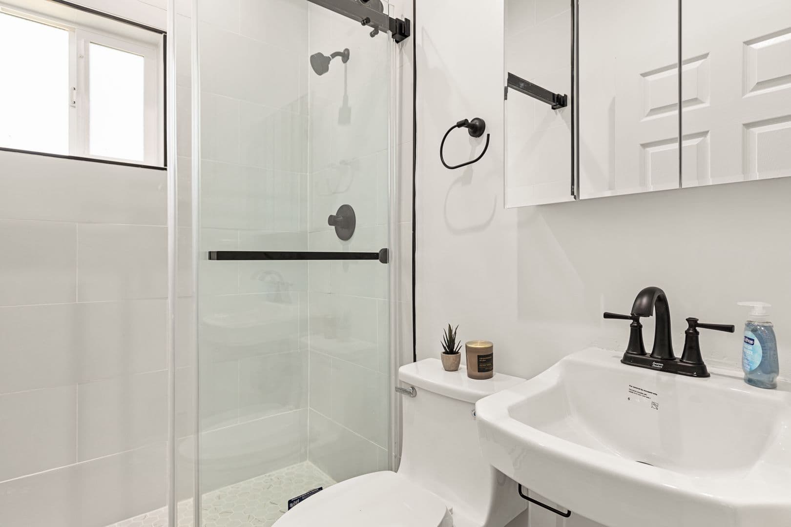 Los Angeles Apartment: 1736 1/2 Kelton Ave.