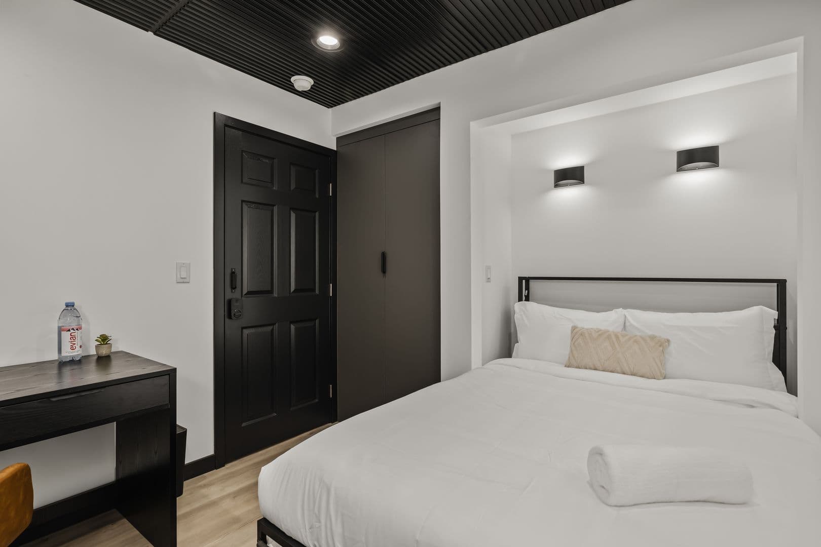 Los Angeles Apartment: 842 Hilgard Ave