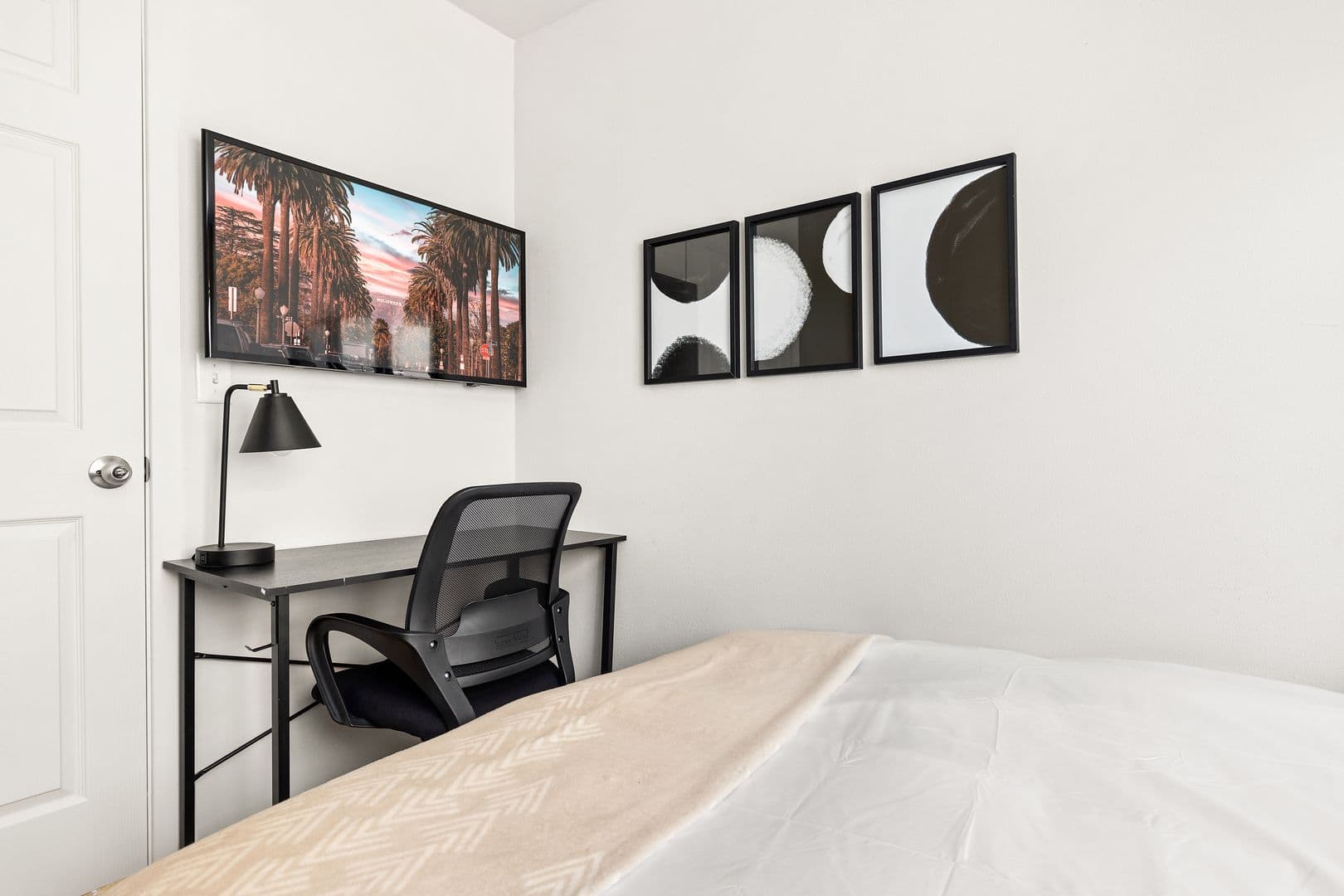 Los Angeles Apartment: 10777 Ashton