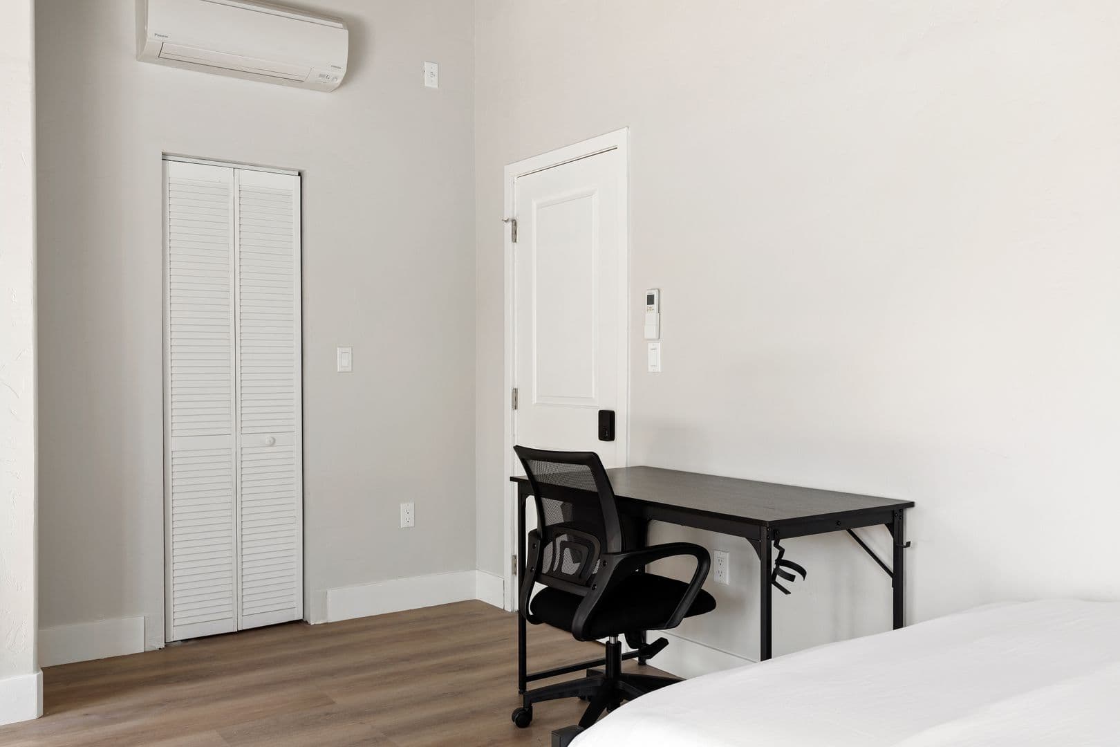 Los Angeles Apartment: 1709 Kelton Ave