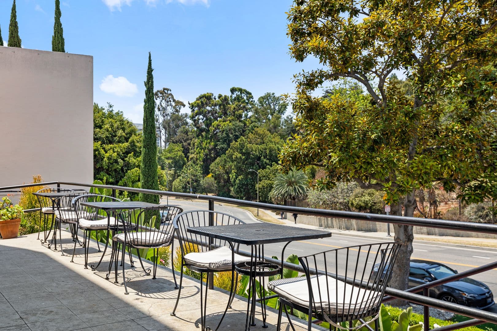 Los Angeles Apartment: 840 Hilgard Ave