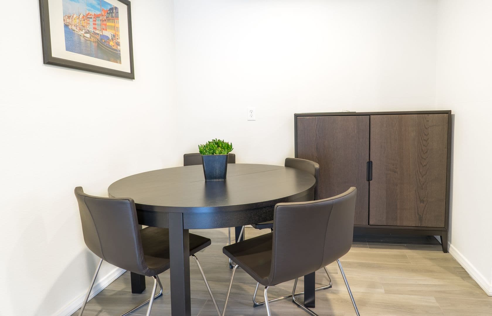 Los Angeles Apartment: 1823 Pelham 8