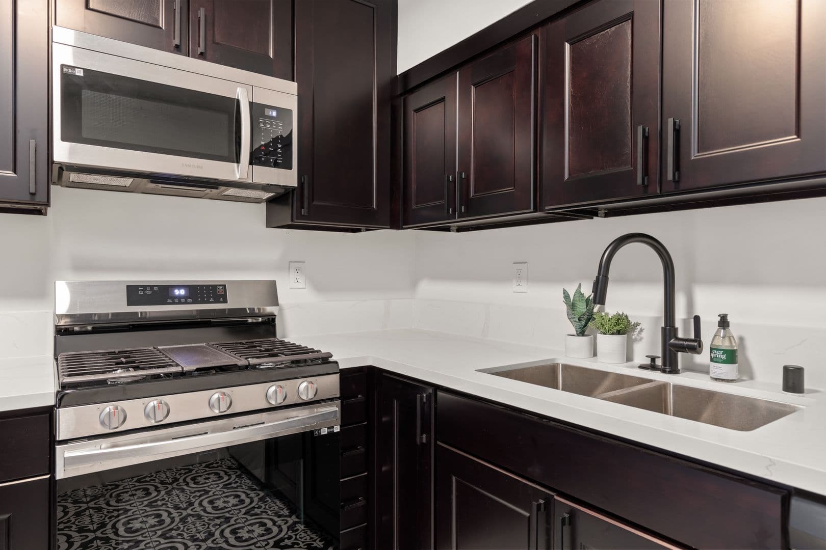 Los Angeles Apartment: 10793 Ohio Ave Los Angeles, CA 90024