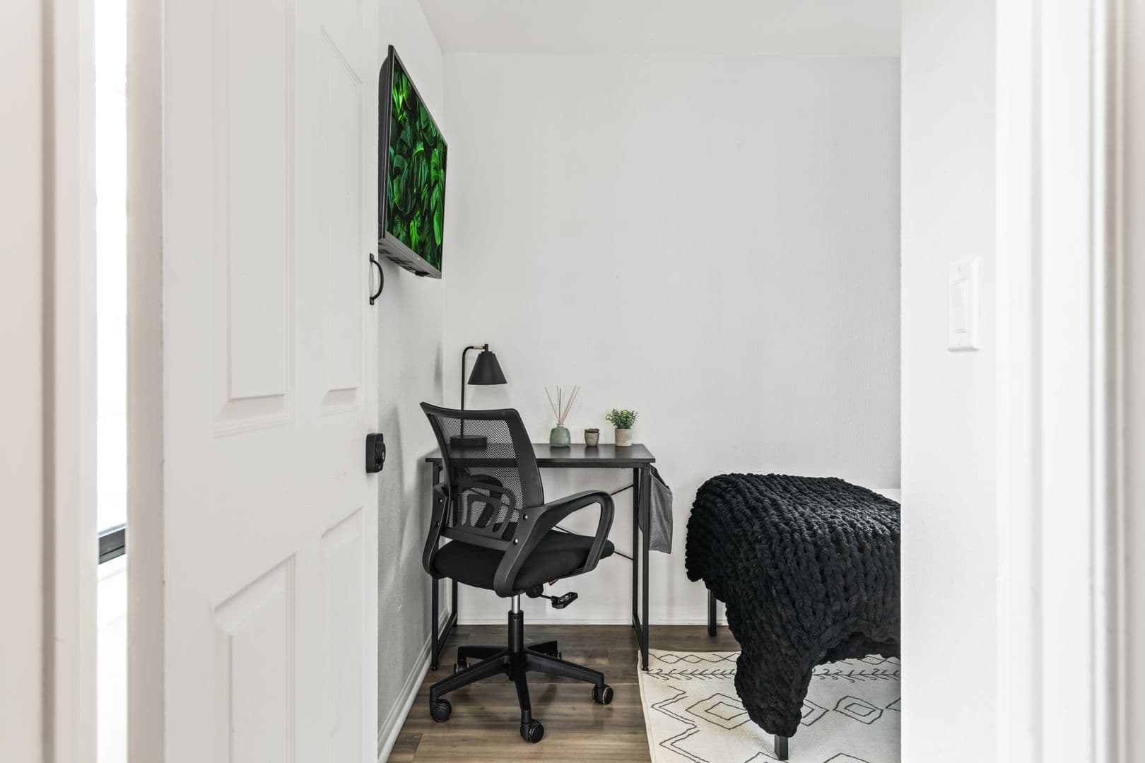 Los Angeles Apartment: 1823 Pelham 8
