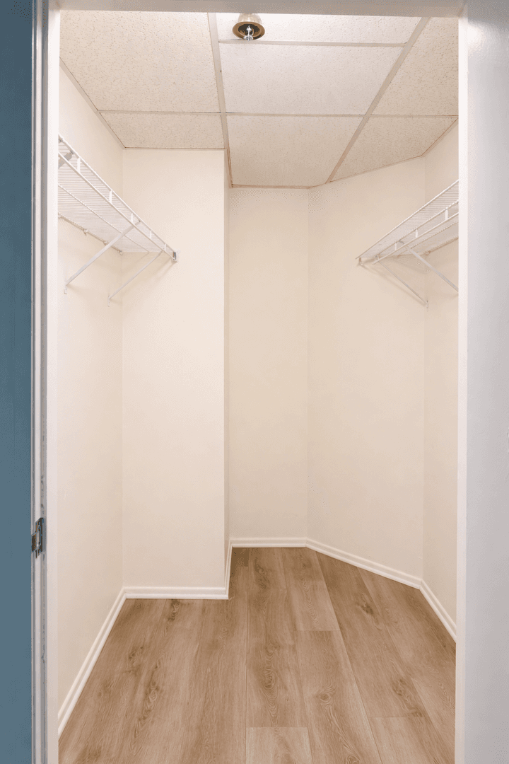 Los Angeles Apartment: 10600 Wilshire 308