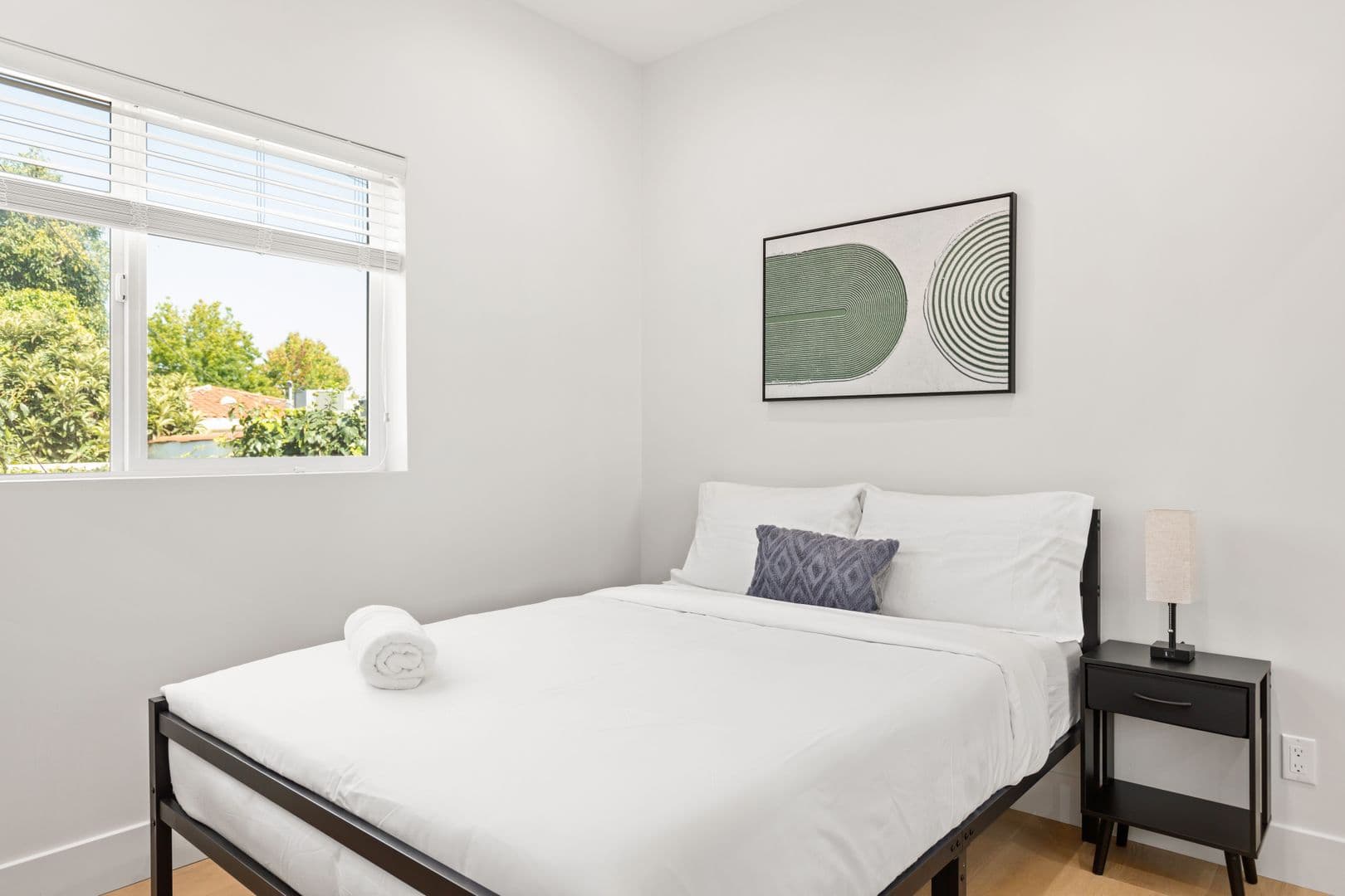 Los Angeles Apartment: 1736 1/2 Kelton Ave.