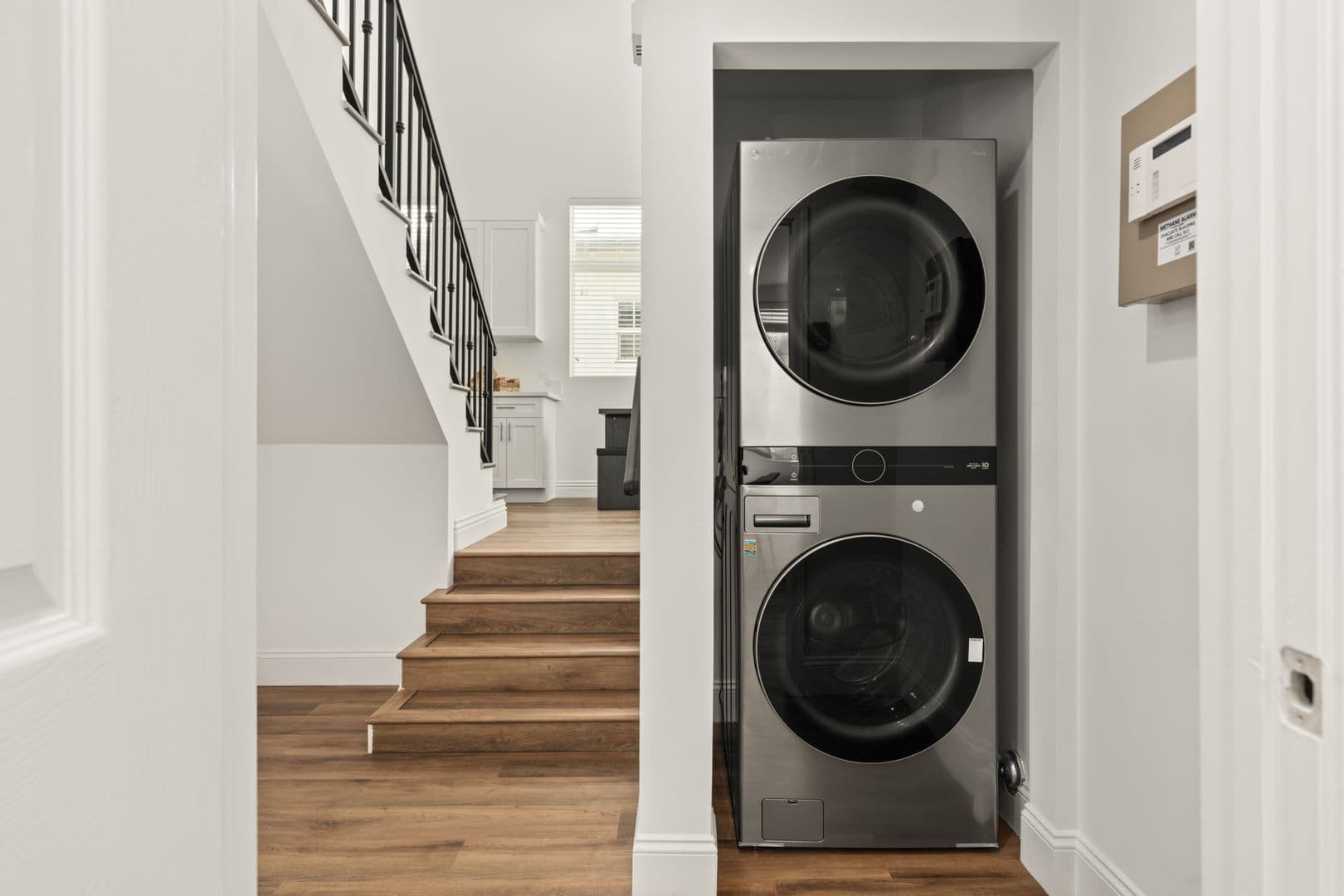 Los Angeles Apartment: 1713 Kelton Ave