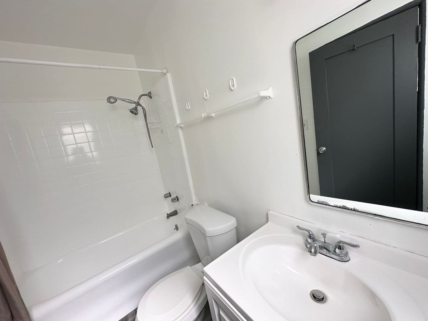 Los Angeles Apartment: 832 Hilgard Ave