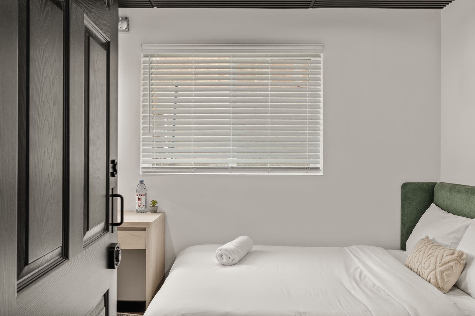 Los Angeles Apartment: 10773 Ashton - Single Room