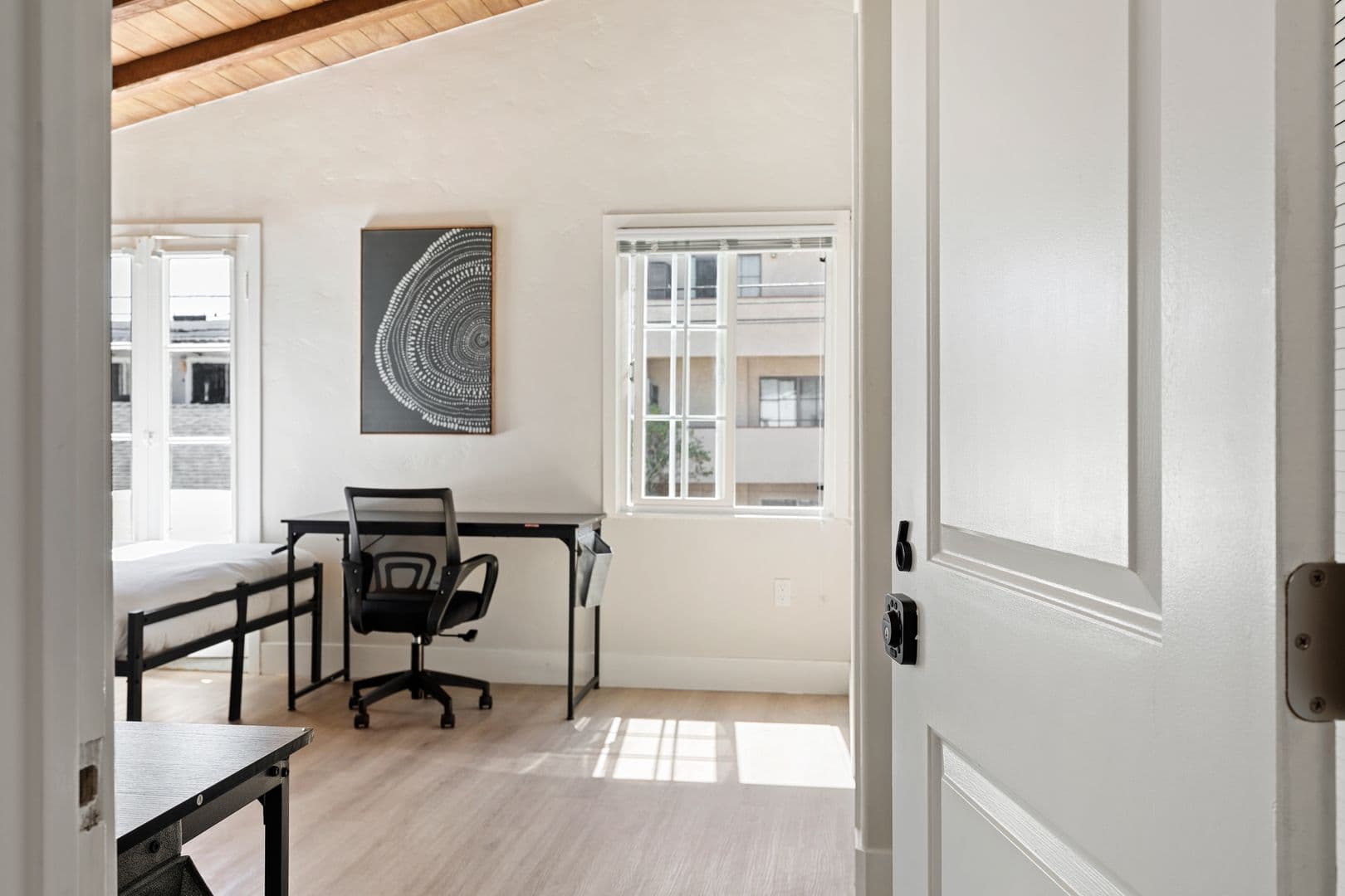 Los Angeles Apartment: 1709 Kelton Ave