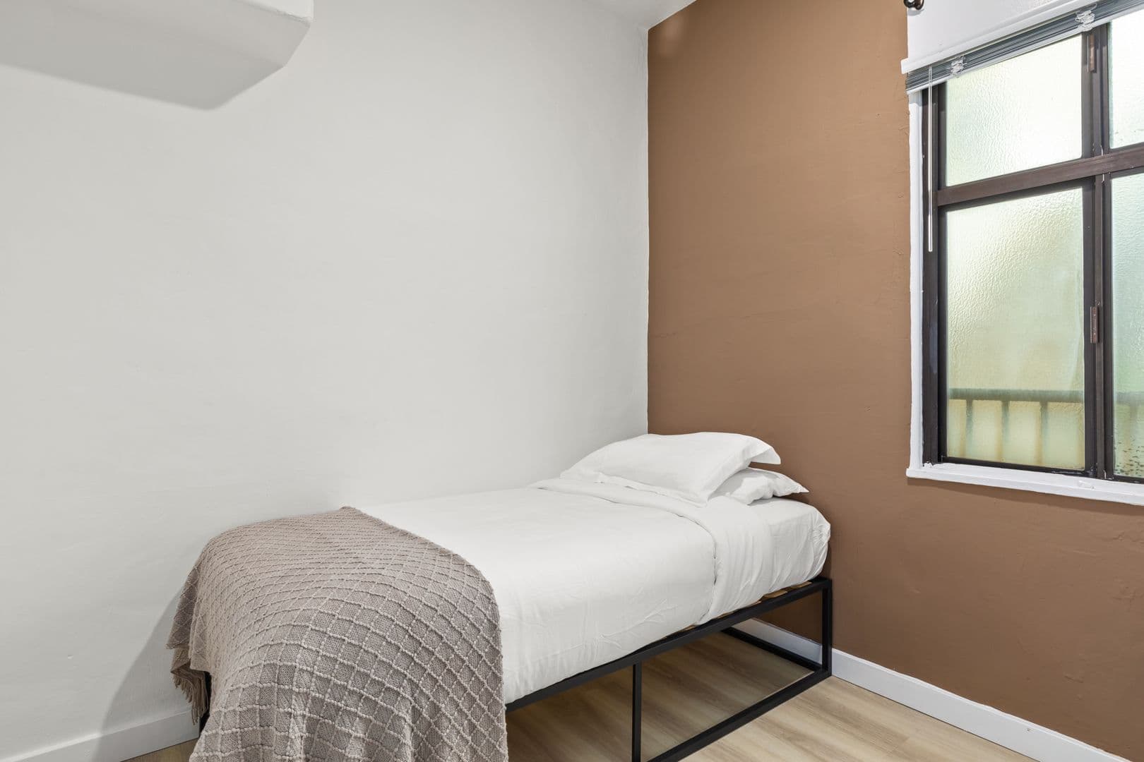 Los Angeles Apartment: 840 Hilgard Ave