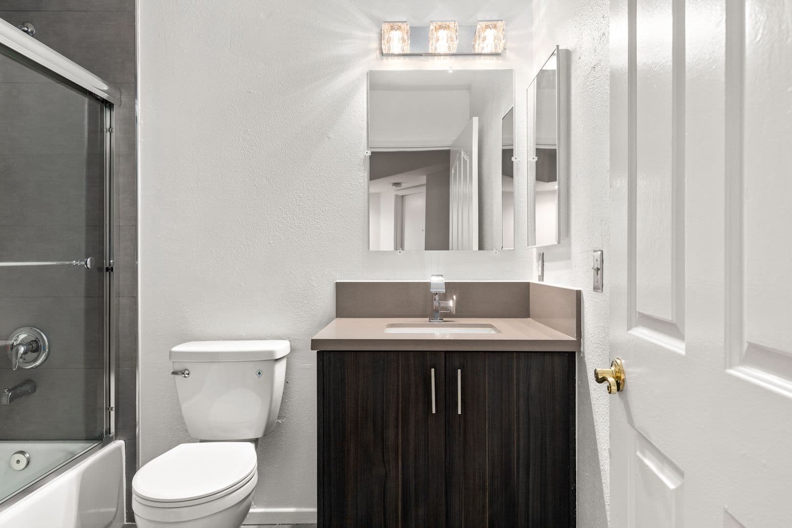 Los Angeles Apartment: 10777 Ashton