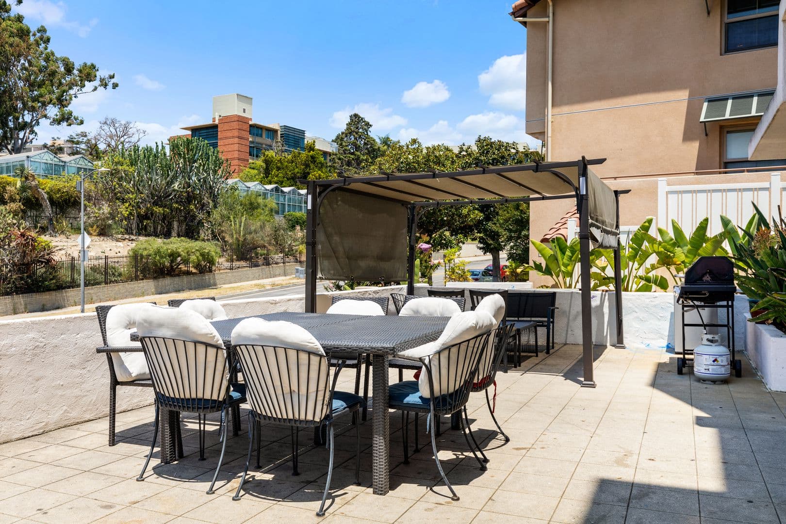 Los Angeles Apartment: 832 Hilgard Ave