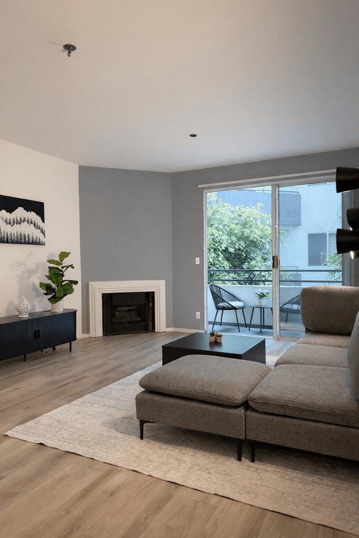 Los Angeles Apartment: 10600 Wilshire 308