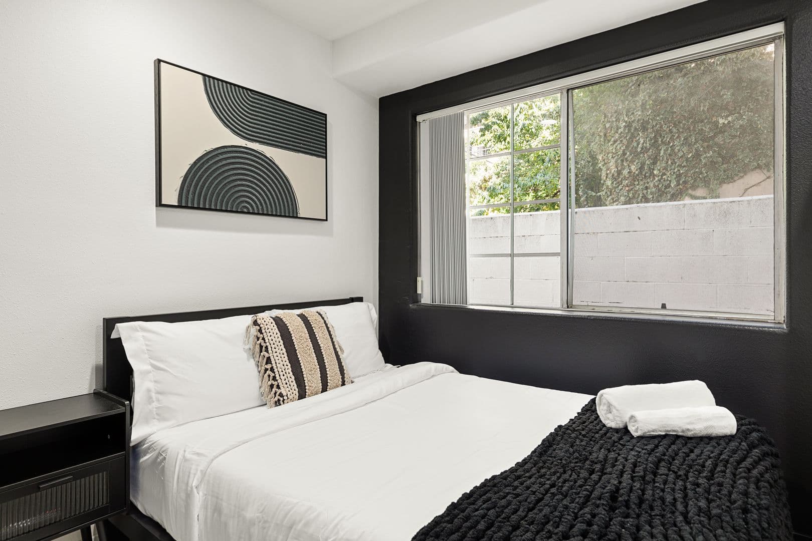 Los Angeles Apartment: 10777 Ashton