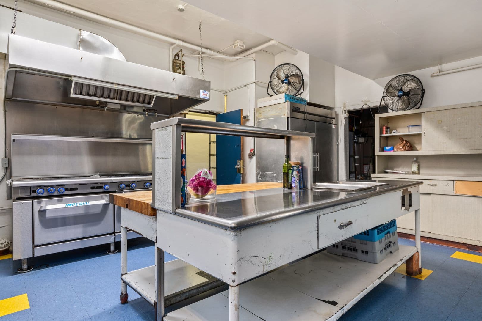 Los Angeles Apartment: 840 Hilgard Ave