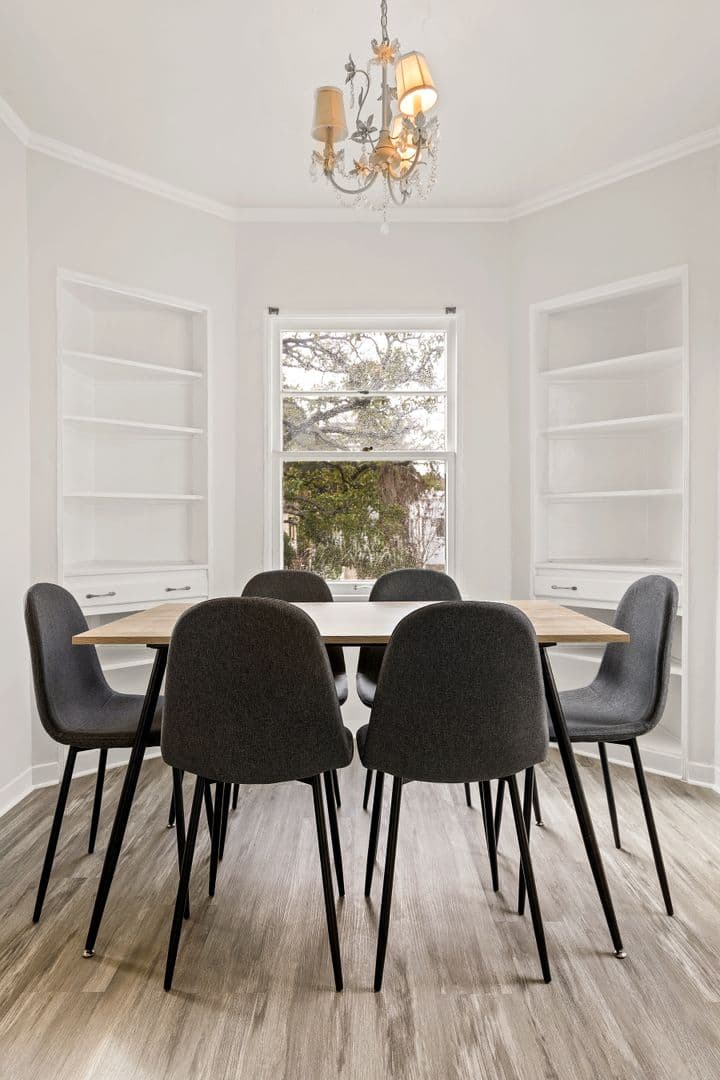 Los Angeles Apartment: 1740 Kelton Ave, Los Angeles, CA 90024