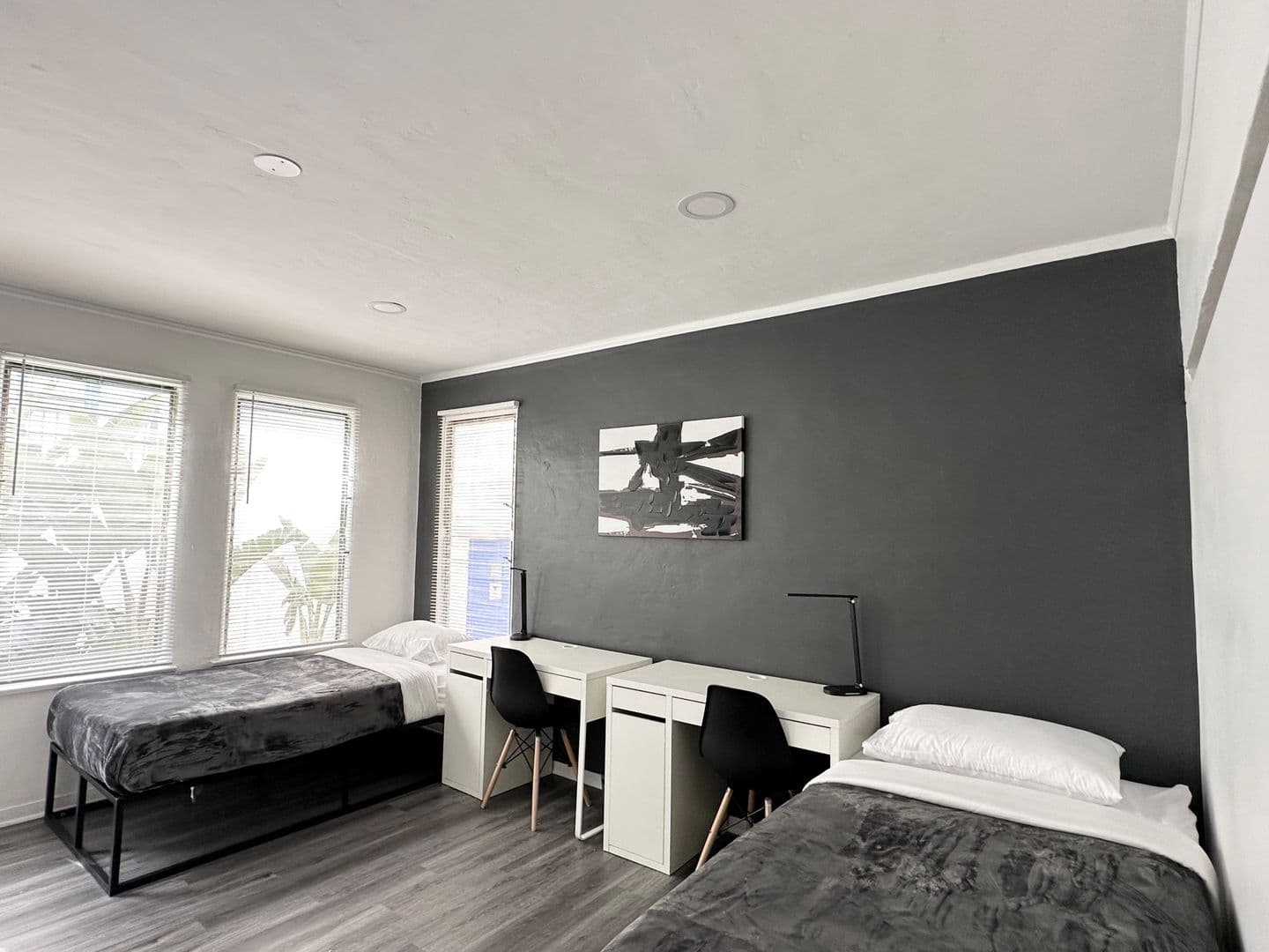 Los Angeles Apartment: 832 Hilgard Ave