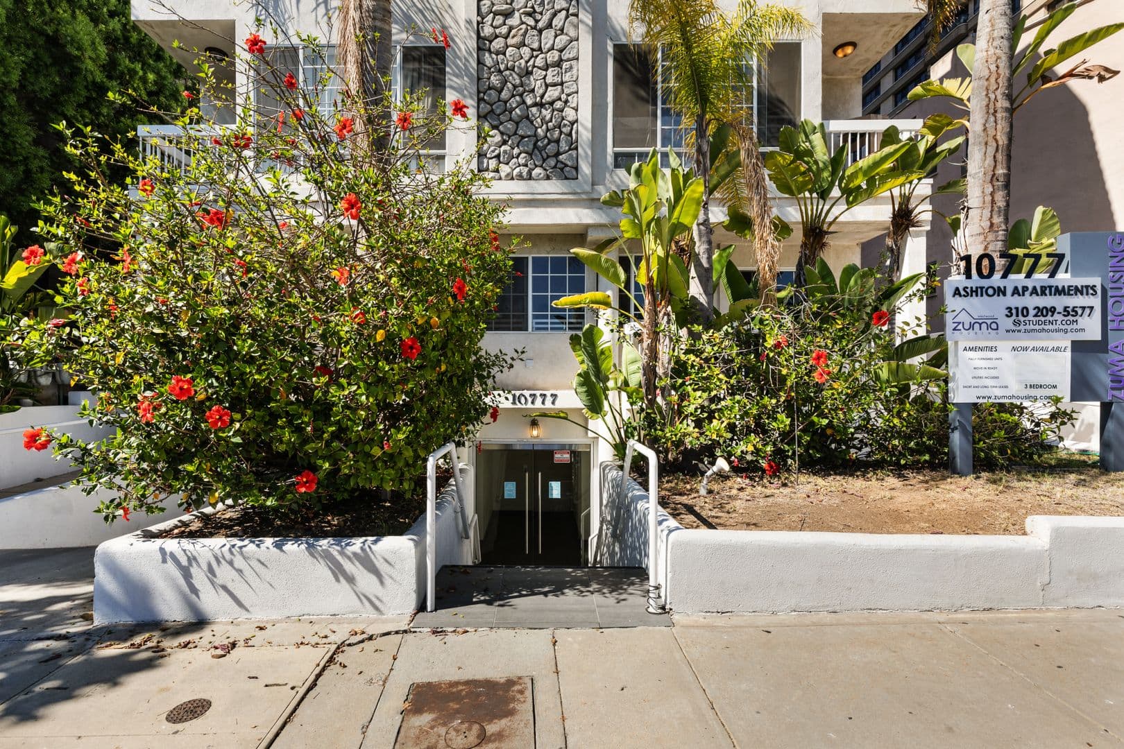 Los Angeles Apartment: 10777 Ashton