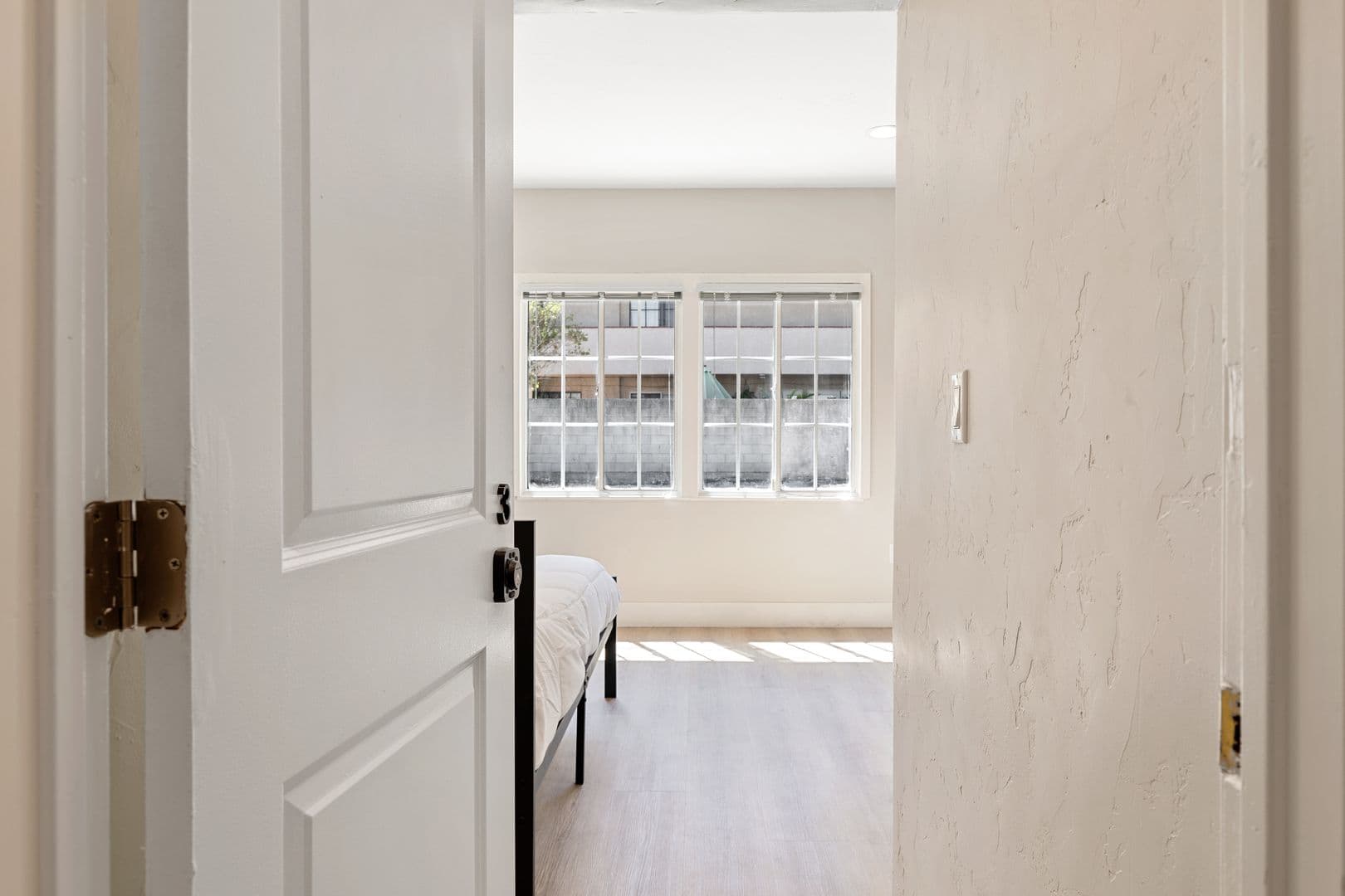 Los Angeles Apartment: 1709 Kelton Ave
