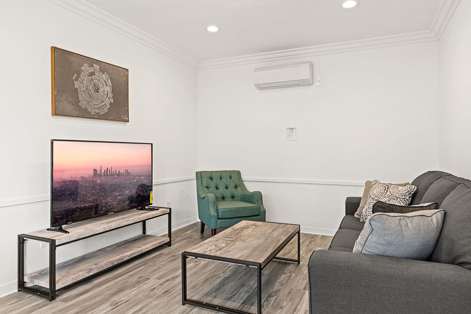 Los Angeles Apartment: 1740 Kelton Ave, Los Angeles, CA 90024