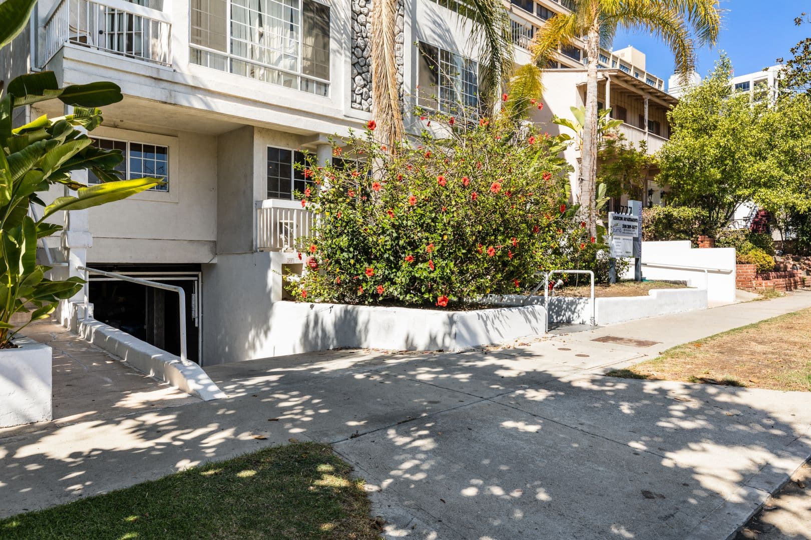 Los Angeles Apartment: 10777 Ashton