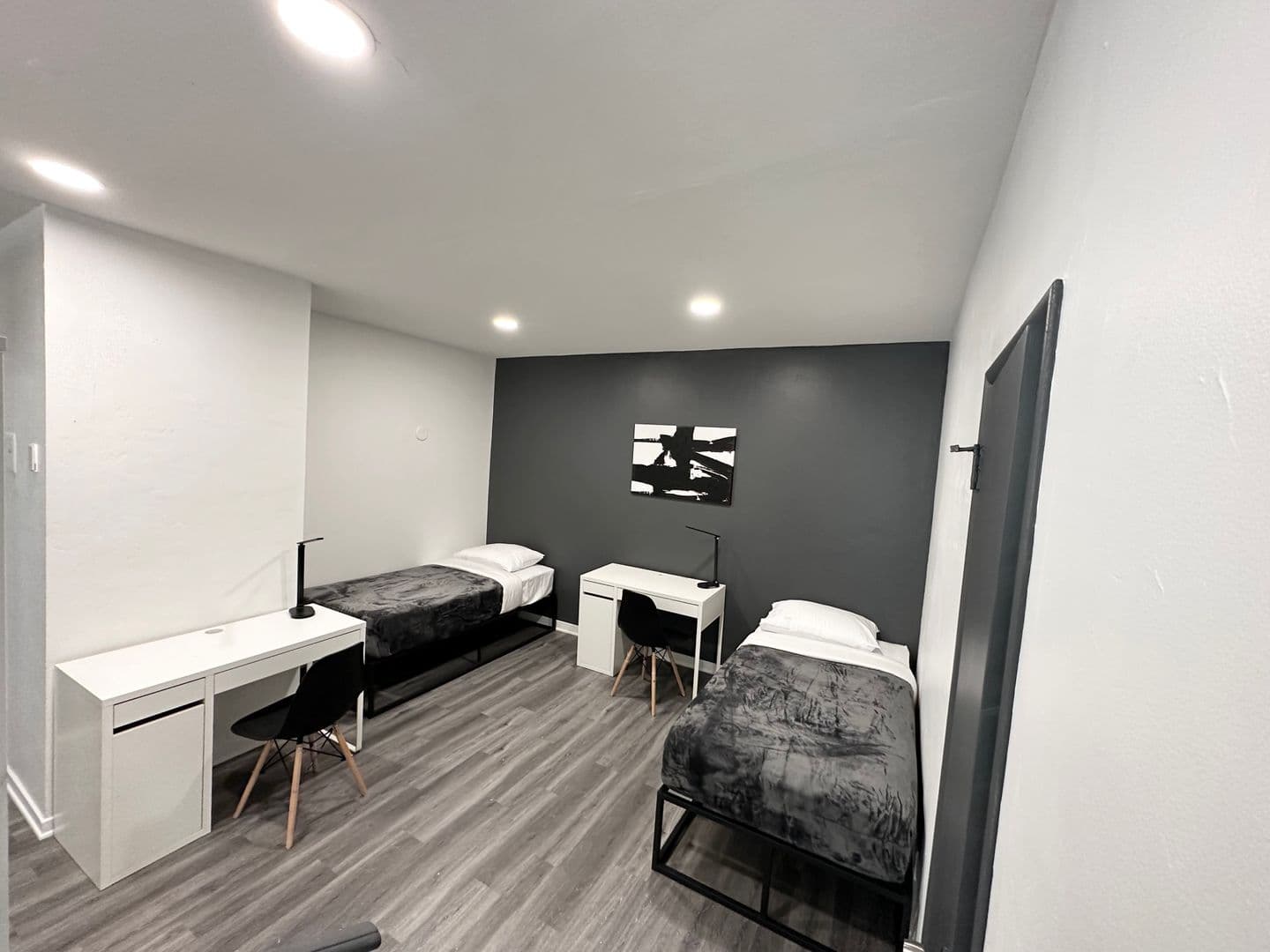 Los Angeles Apartment: 832 Hilgard Ave
