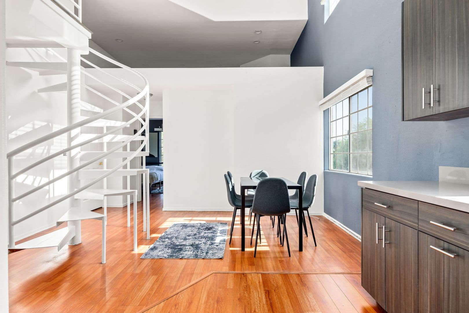 Los Angeles Apartment: 10777 Ashton