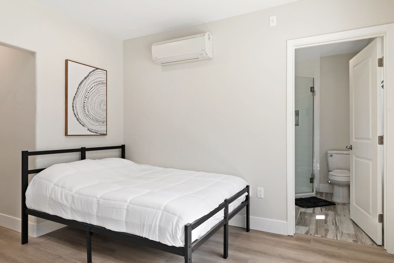 Los Angeles Apartment: 1709 Kelton Ave