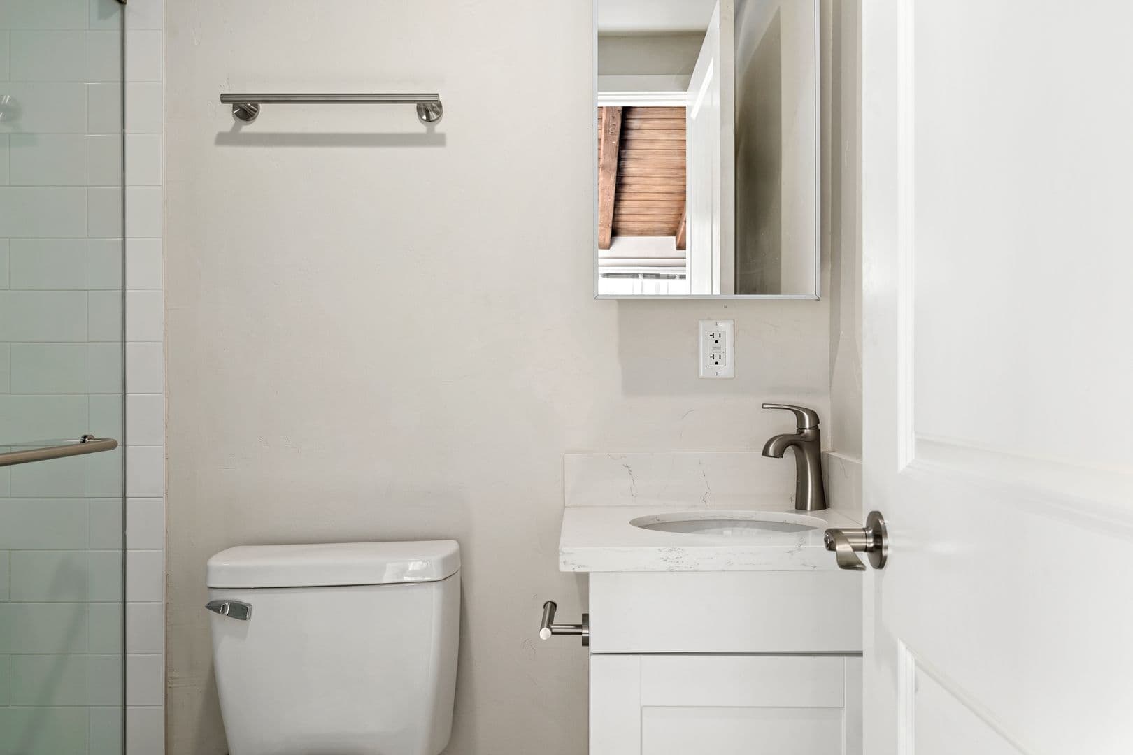 Los Angeles Apartment: 1709 Kelton Ave