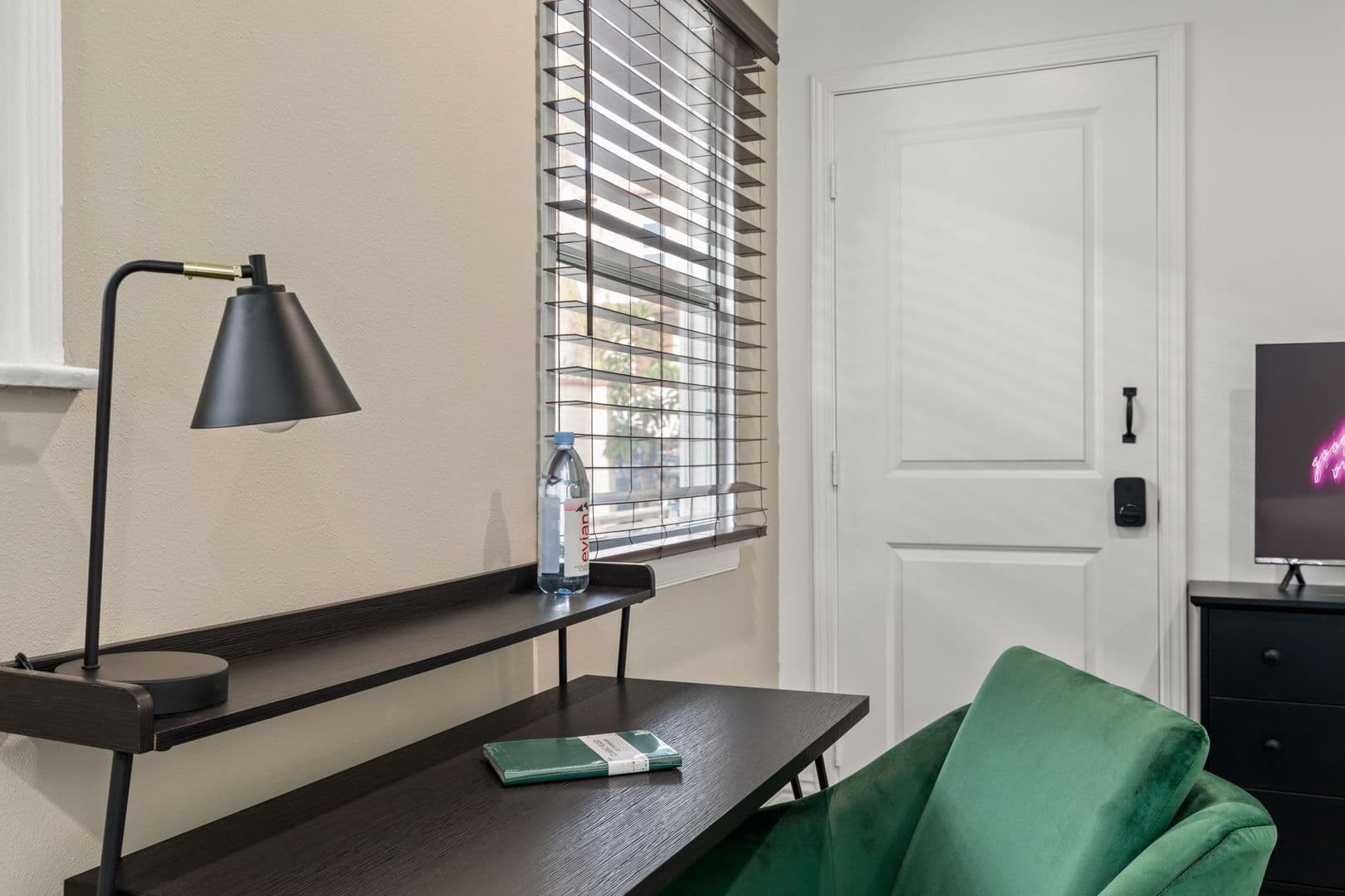 Los Angeles Apartment: 1517 Selby Ave