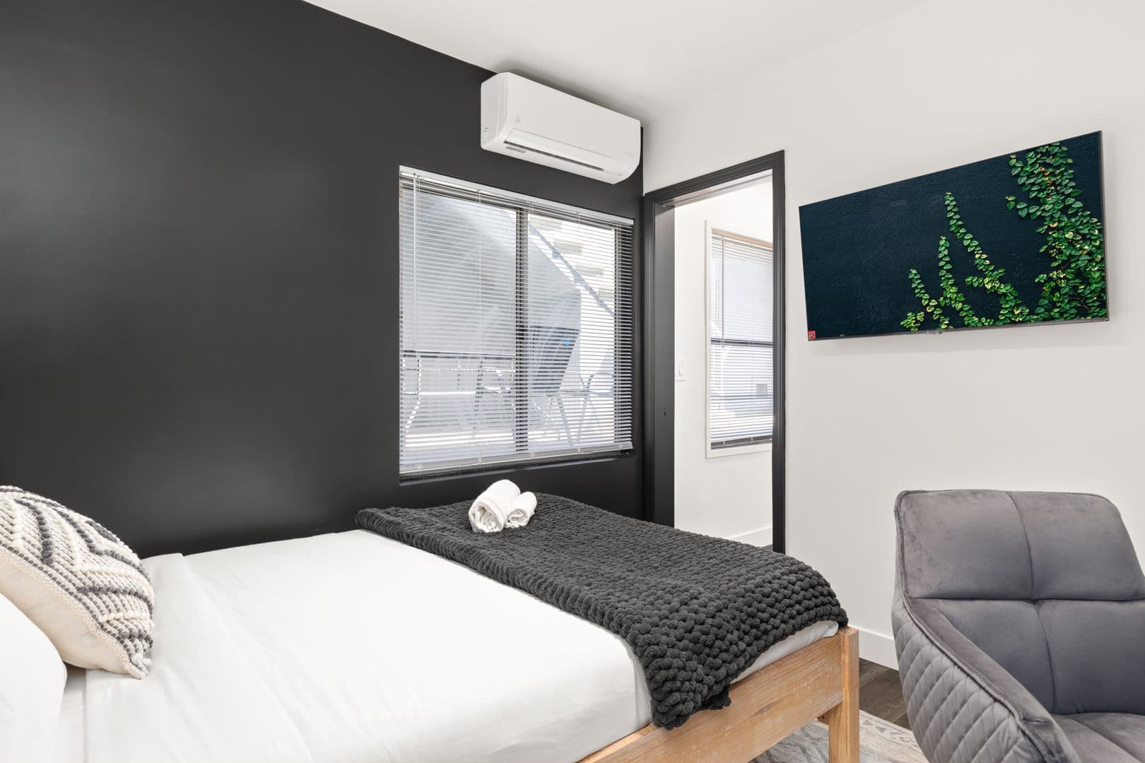 Los Angeles Apartment: 10793 Ohio Ave Los Angeles, CA 90024