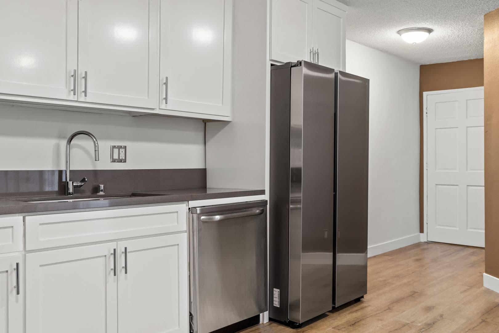 Los Angeles Apartment: 1700 Malcolm Avenue