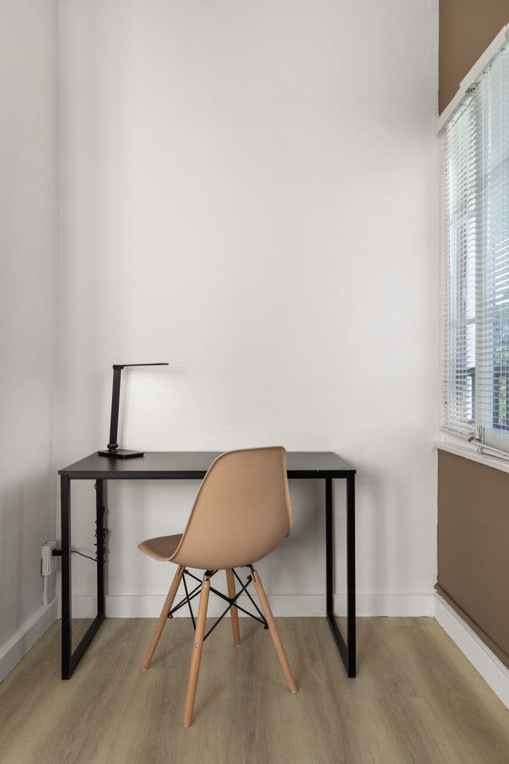 Los Angeles Apartment: 840 Hilgard Ave