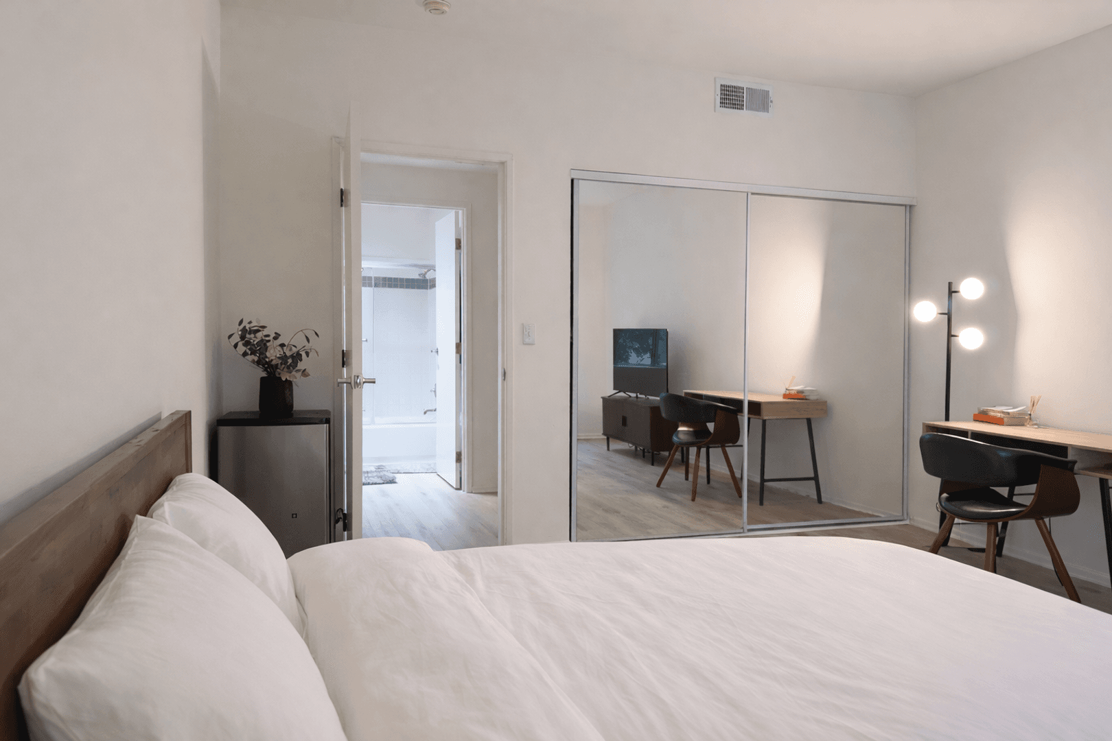 Los Angeles Apartment: 10600 Wilshire 308