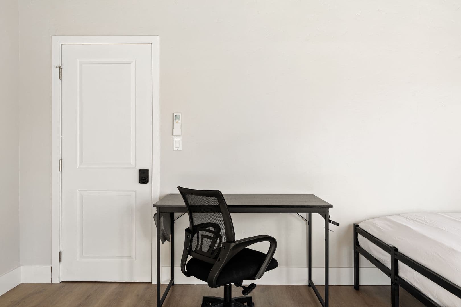 Los Angeles Apartment: 1709 Kelton Ave