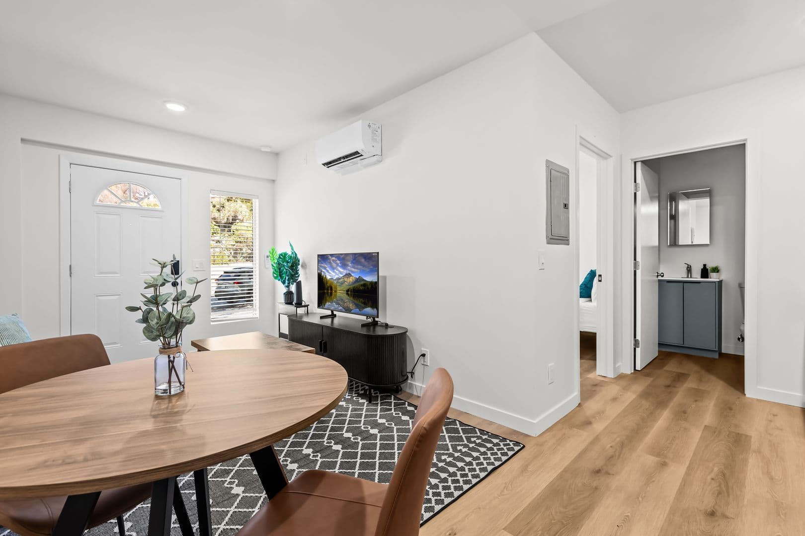 Los Angeles Apartment: 838 Hilgard Ave