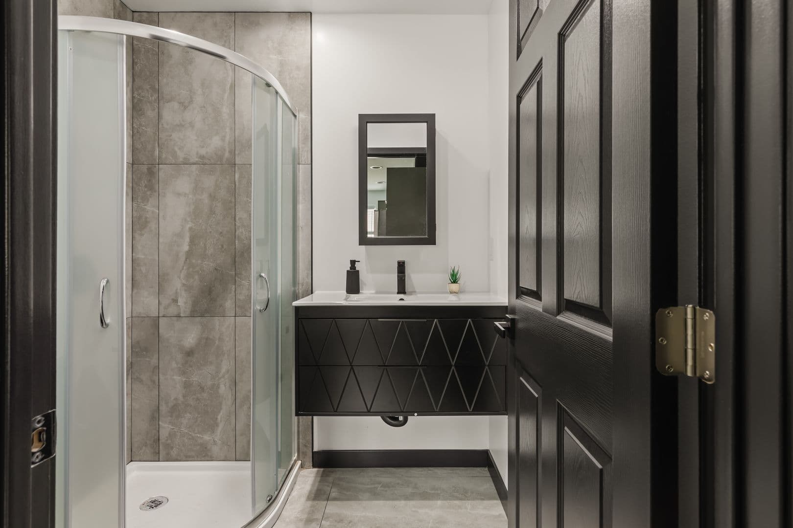 Los Angeles Apartment: 842 Hilgard Ave