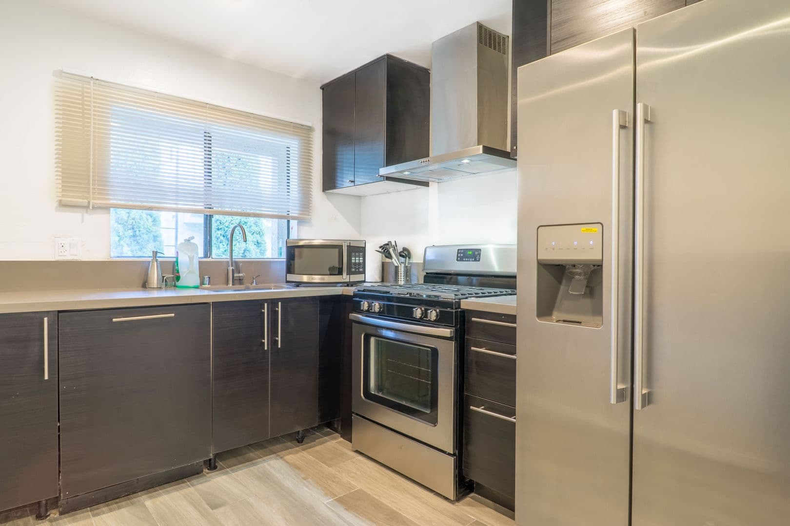 Los Angeles Apartment: 1823 Pelham 8