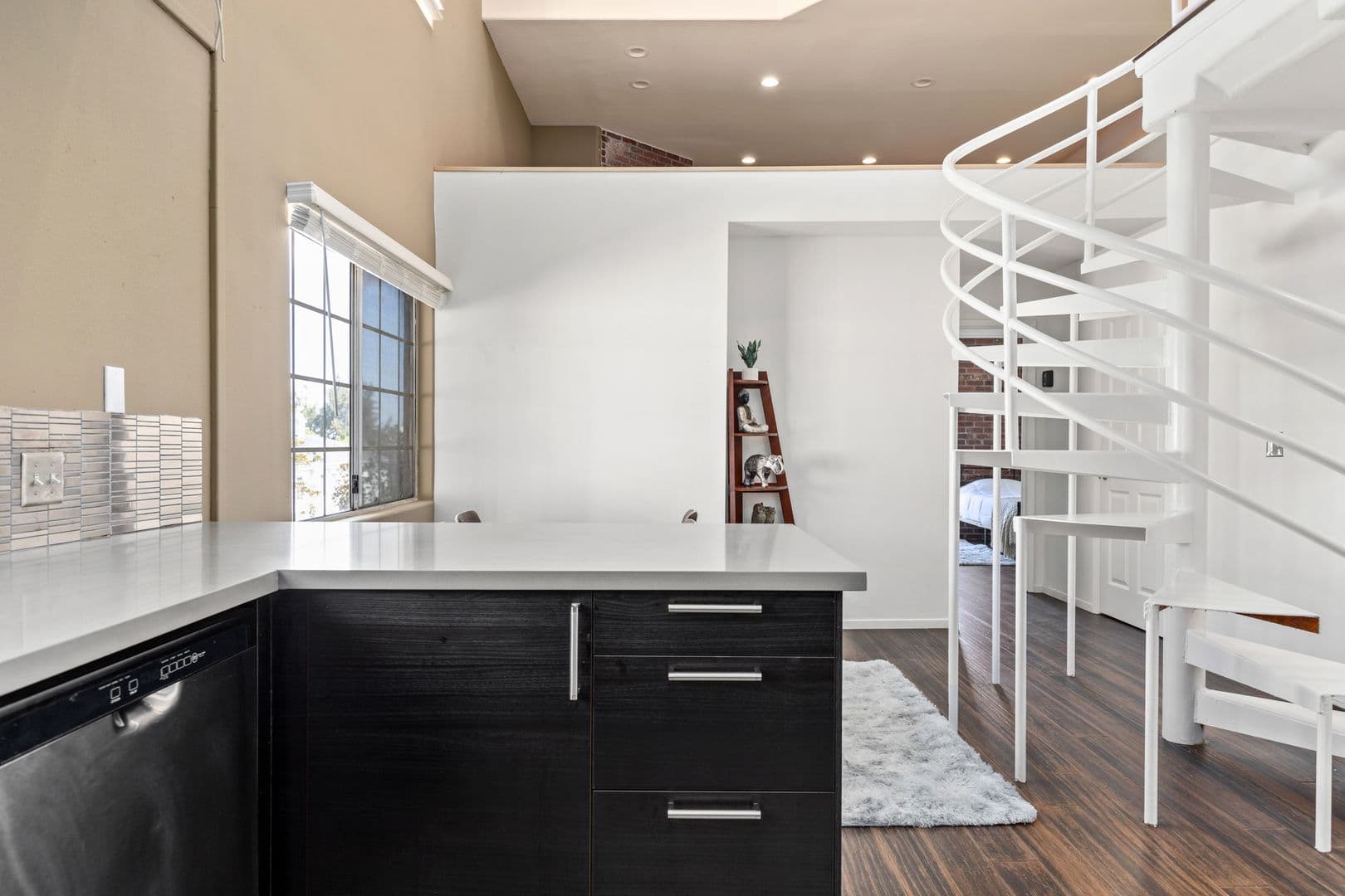 Los Angeles Apartment: 10777 Ashton