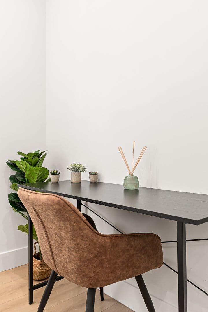 Los Angeles Apartment: 1736 1/2 Kelton Ave.
