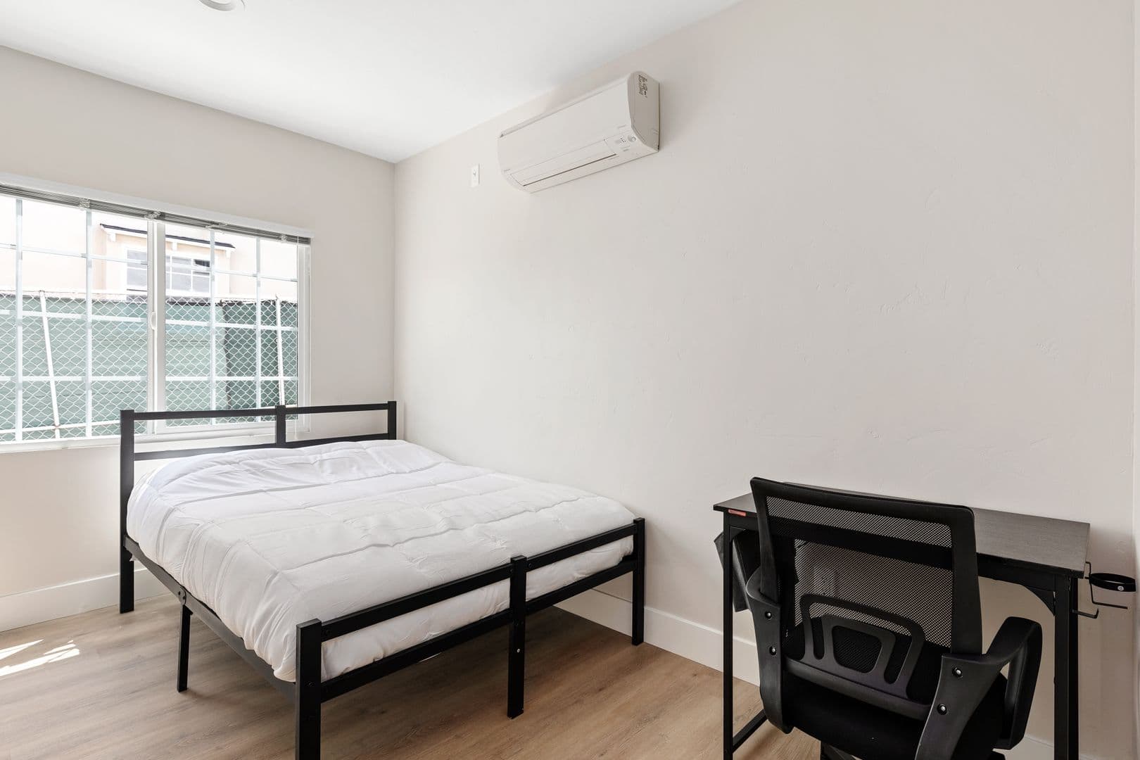 Los Angeles Apartment: 1709 Kelton Ave