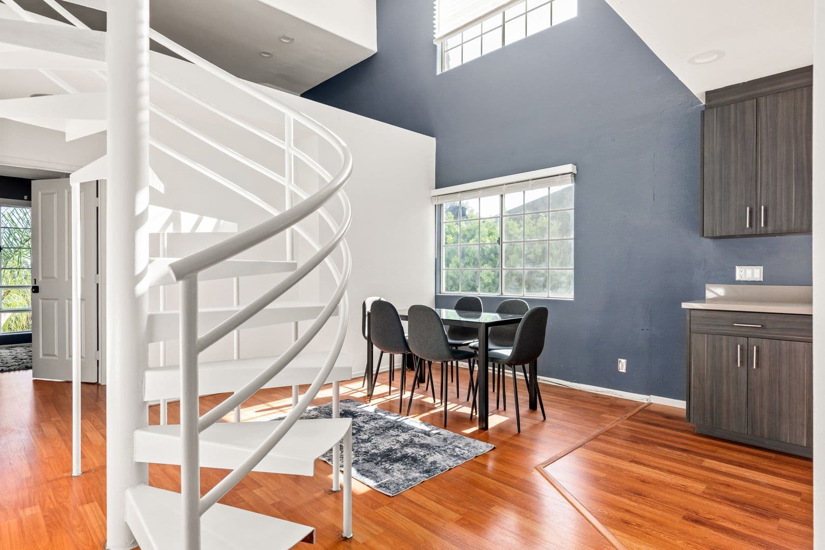 Los Angeles Apartment: 10777 Ashton