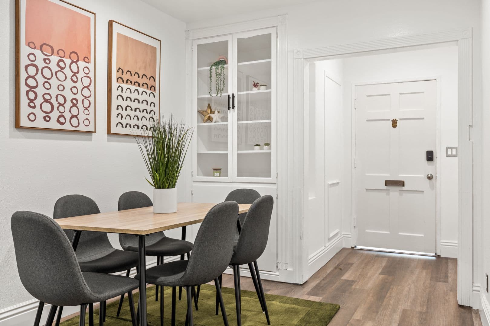 Los Angeles Apartment: 1517 Selby Ave