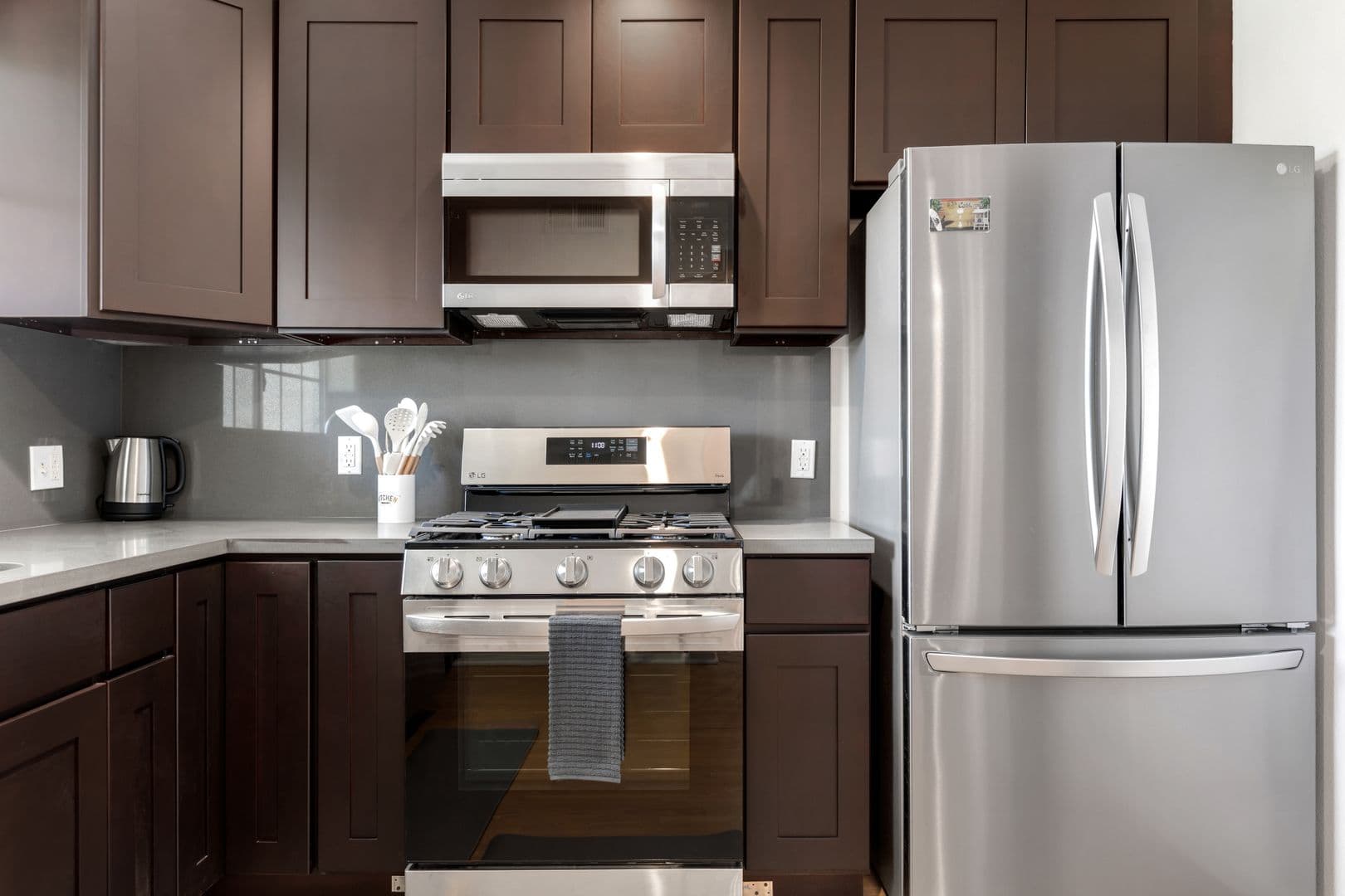 Los Angeles Apartment: 10777 Ashton