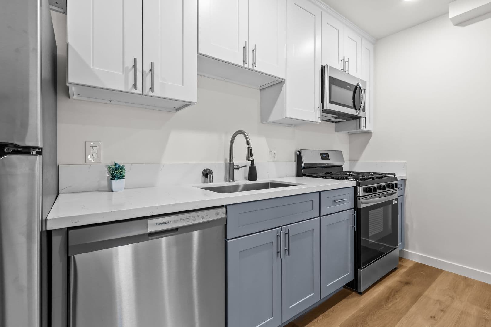 Los Angeles Apartment: 838 Hilgard Ave