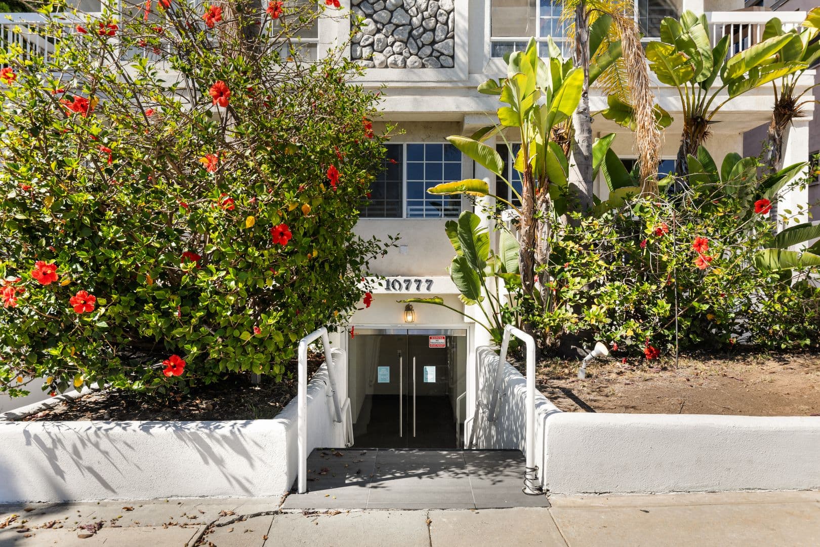 Los Angeles Apartment: 10777 Ashton